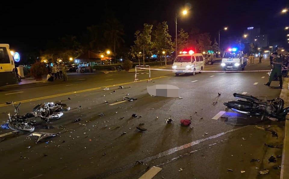 Nam sinh lop 11 tu vong sau va cham giua 2 xe may hinh anh