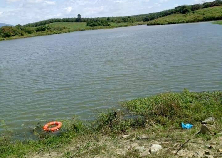 Hai nam sinh lop 7 duoi nuoc o Binh Thuan hinh anh