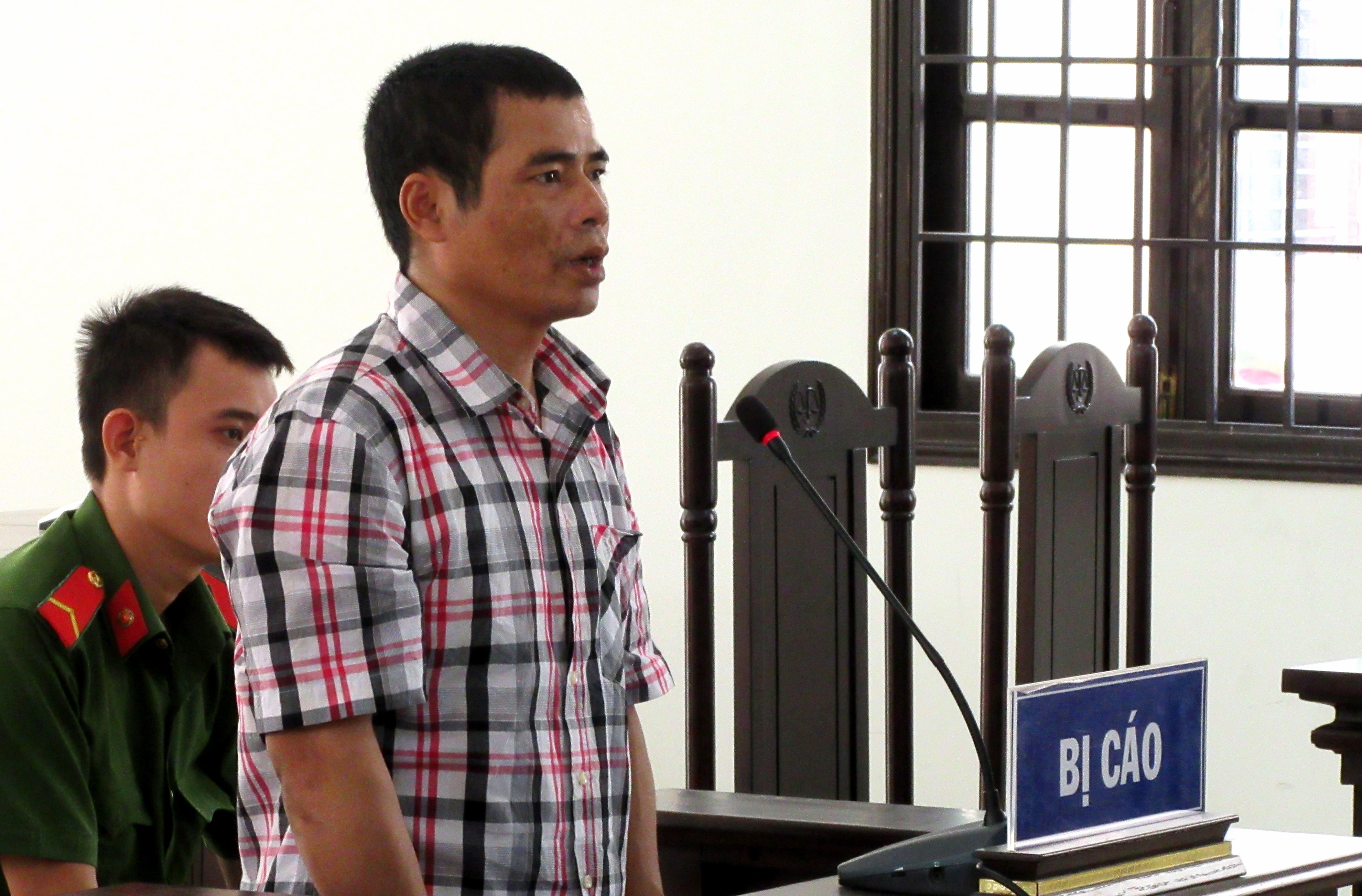 Cha no sung trung con gai linh 6 nam tu hinh anh