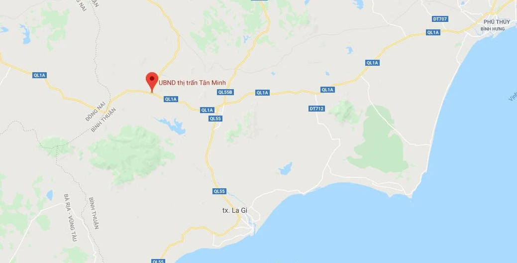 nam thanh nien tong vao duoi xe tai tu vong anh 2