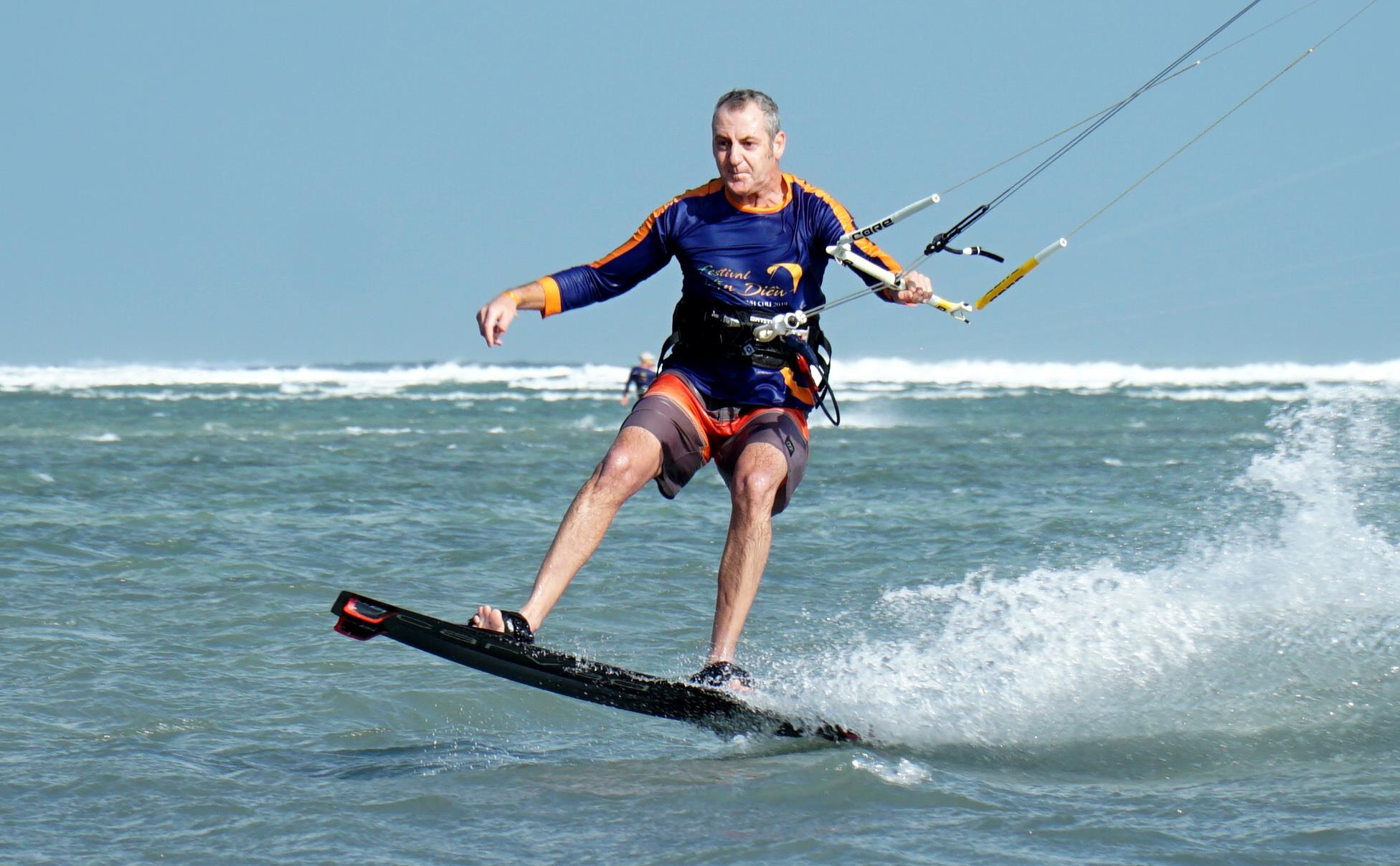 Vu dieu sac mau tai Festival luot van dieu hinh anh