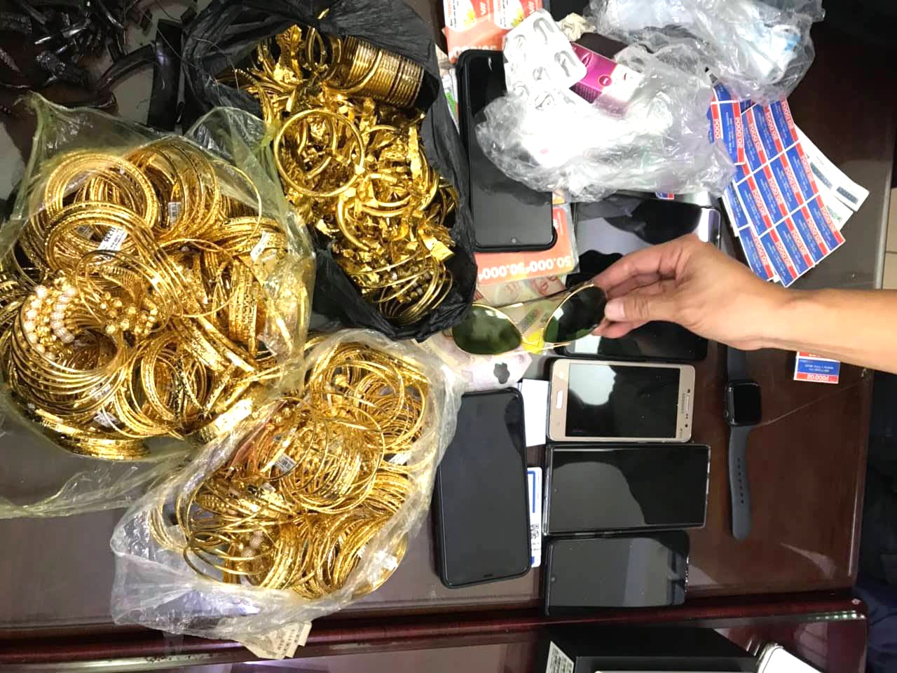Bắt nghi phạm trộm 200 cây vàng ảnh 2 Bat nghi pham trom 200 cay vang anh 2