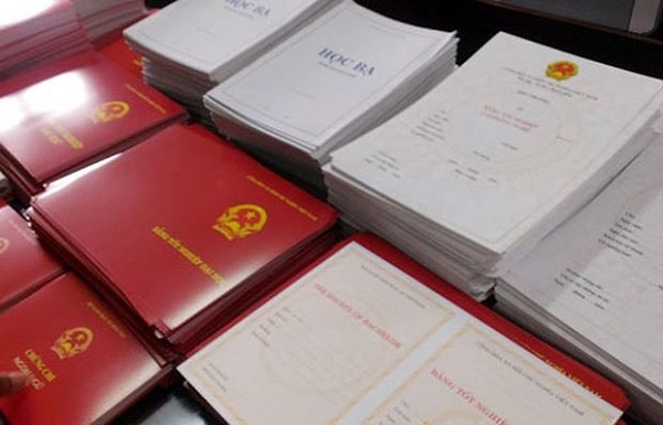 Pho chu nhiem Uy ban Kiem tra Thanh uy khong co bang cap 3 hinh anh