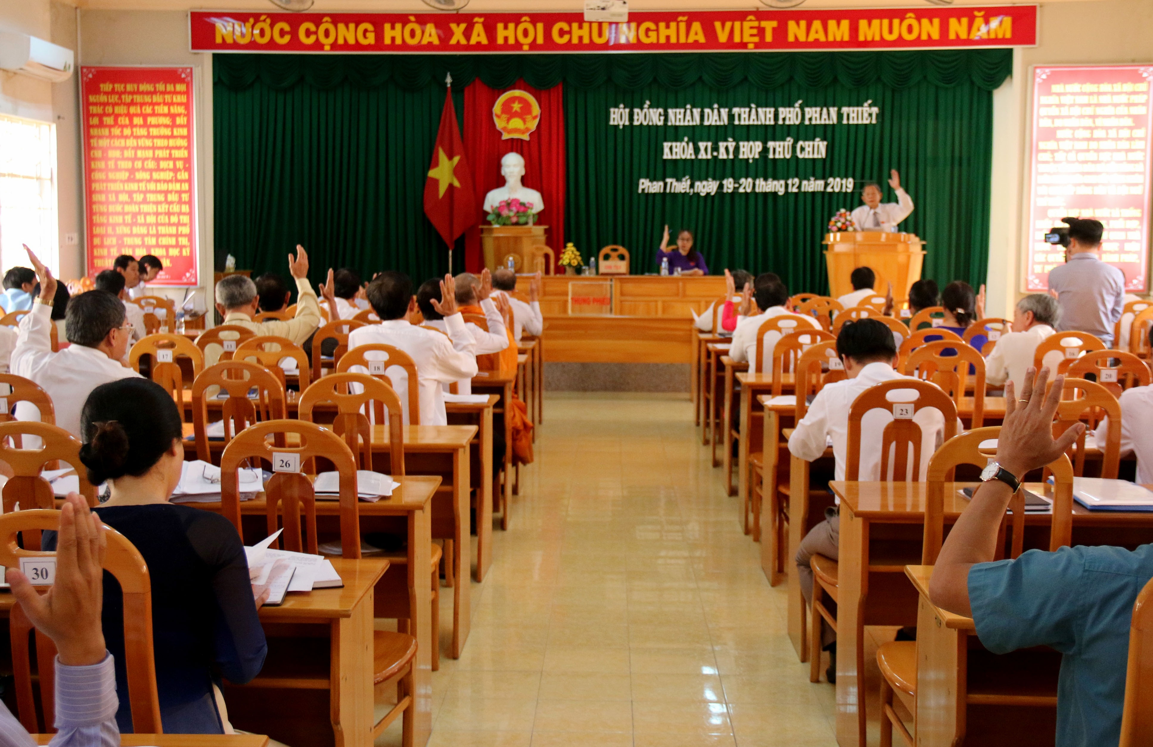 bai nhiem chu tich hdnd tp phan thiet anh 1