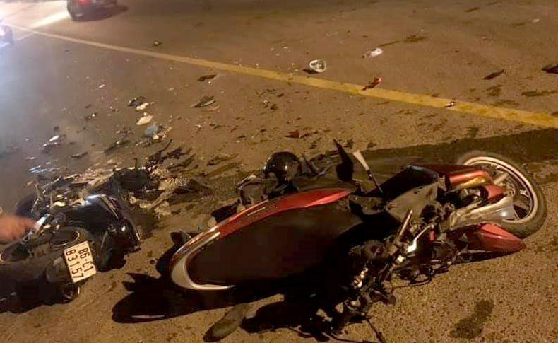 9X tu vong khi tong manh vao xe may cua 2 du khach Nga hinh anh