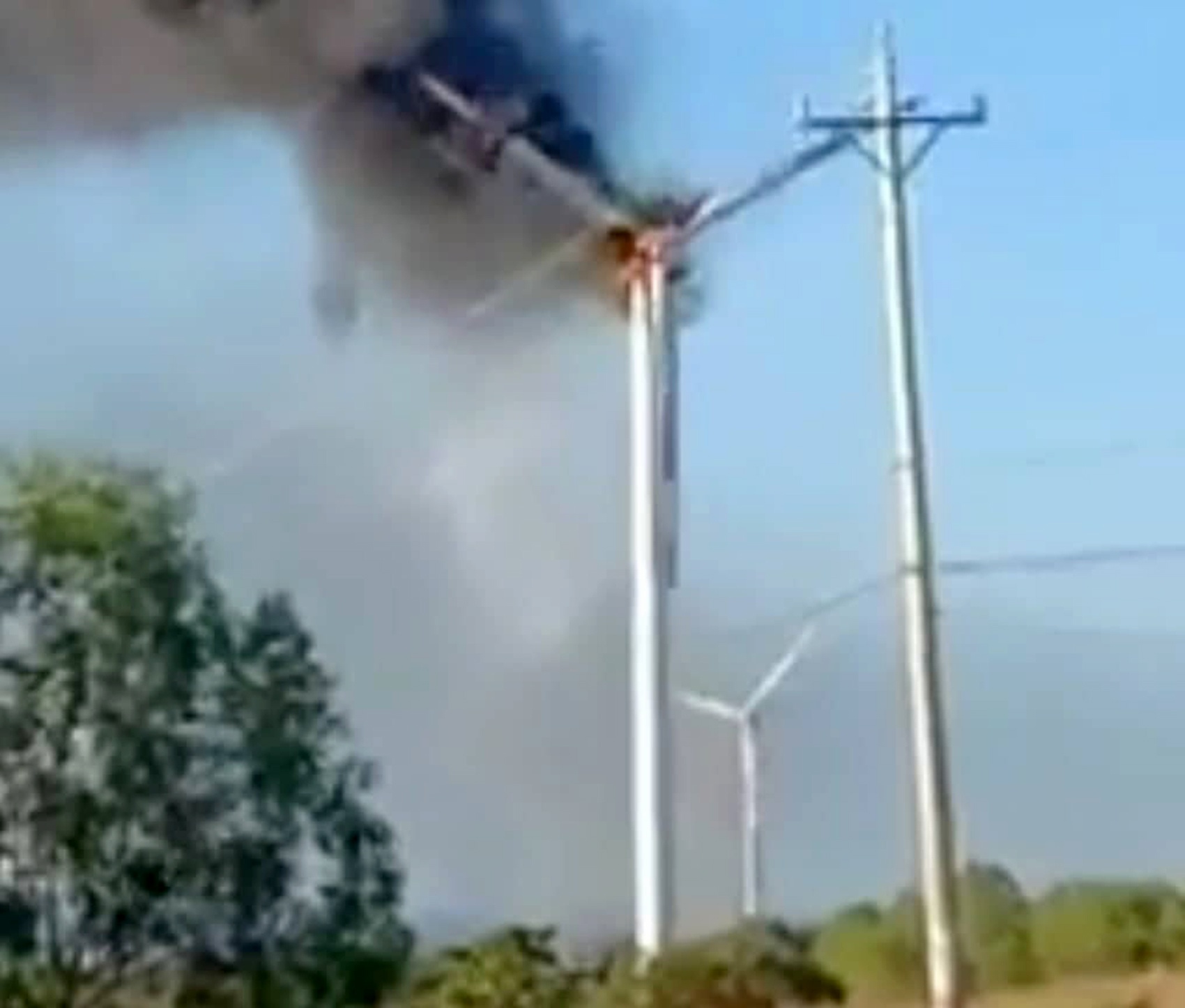 tru dien gio no tung giua troi anh 1