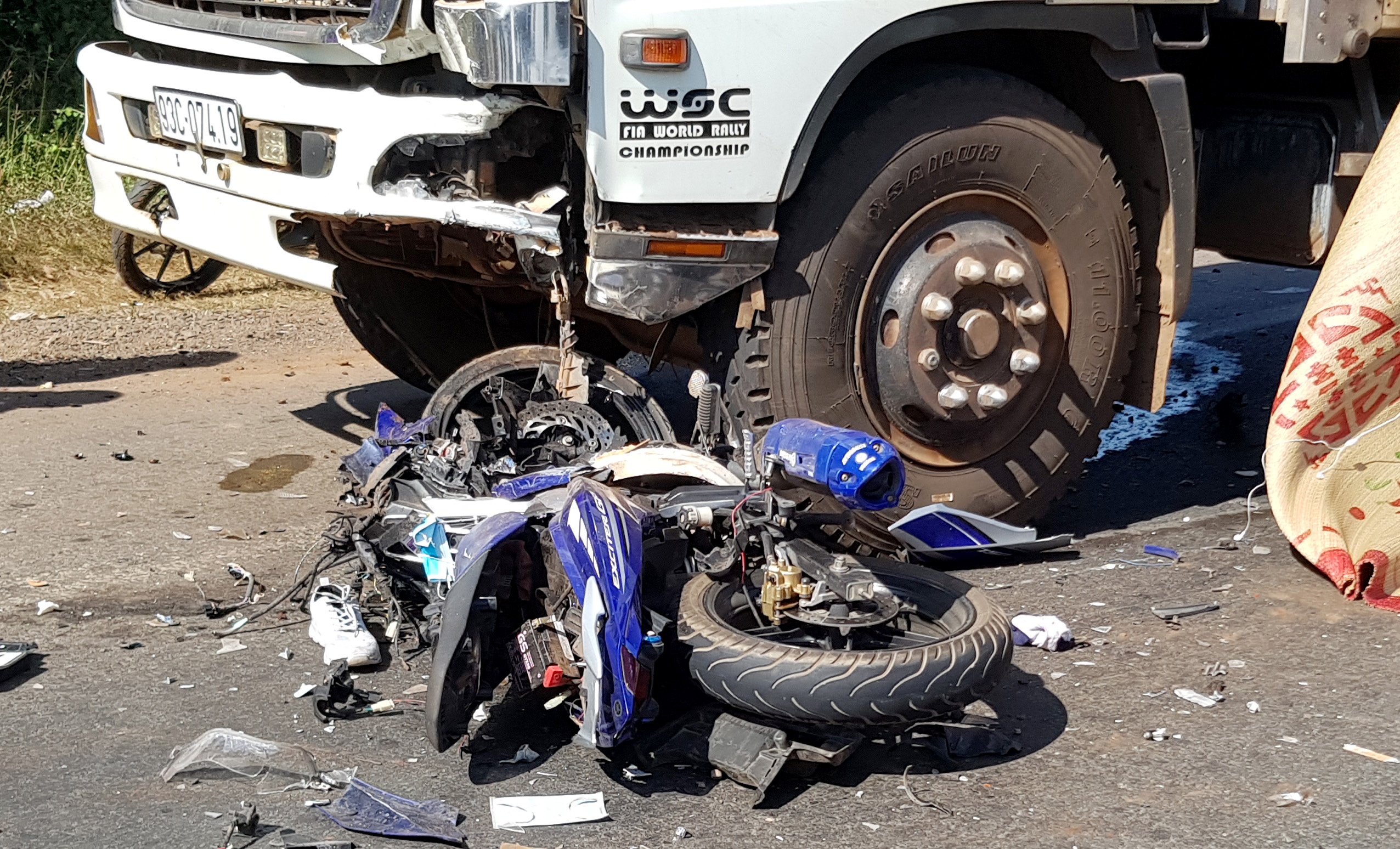 Xe may tong truc dien xe tai, mot nguoi tu vong hinh anh