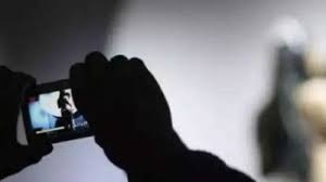 Giam doc cong ty nhom bi to tung clip nhay cam cua nguoi tinh len mang hinh anh