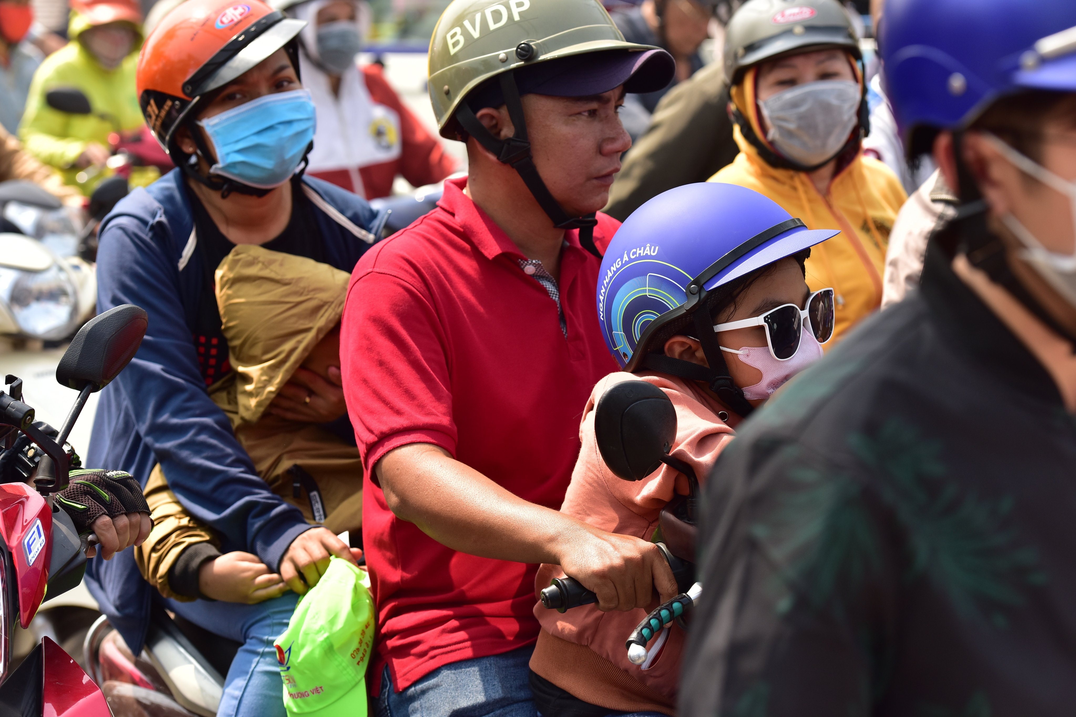 tre em met moi tren duong ve mien tayaan tet anh 2
