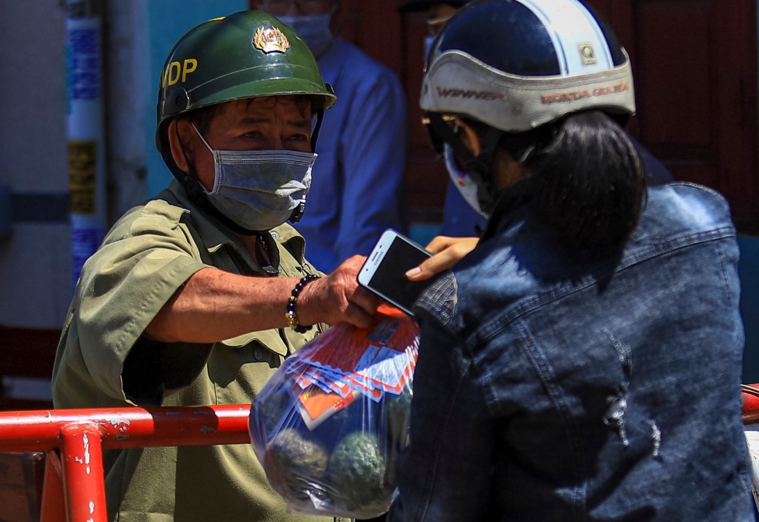 Tai xe khai them lo trinh cua benh nhan thu 34 hinh anh