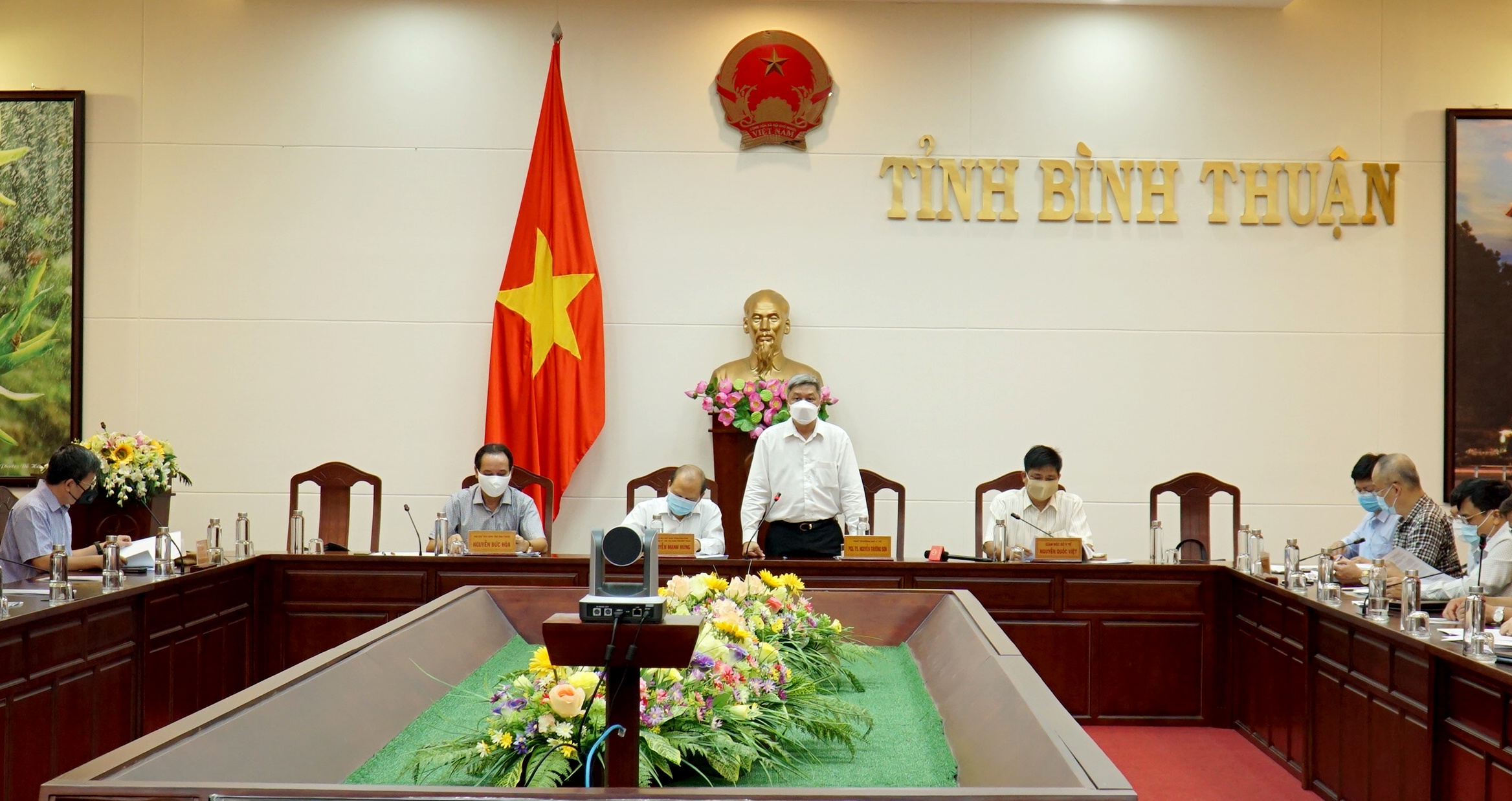 thu truong bo y te lam viec voi binh thuan anh 1