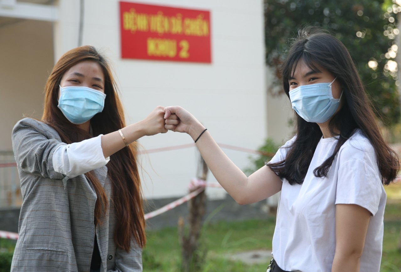 Nu benh nhan lien quan den 'o dich 34' ra vien hinh anh