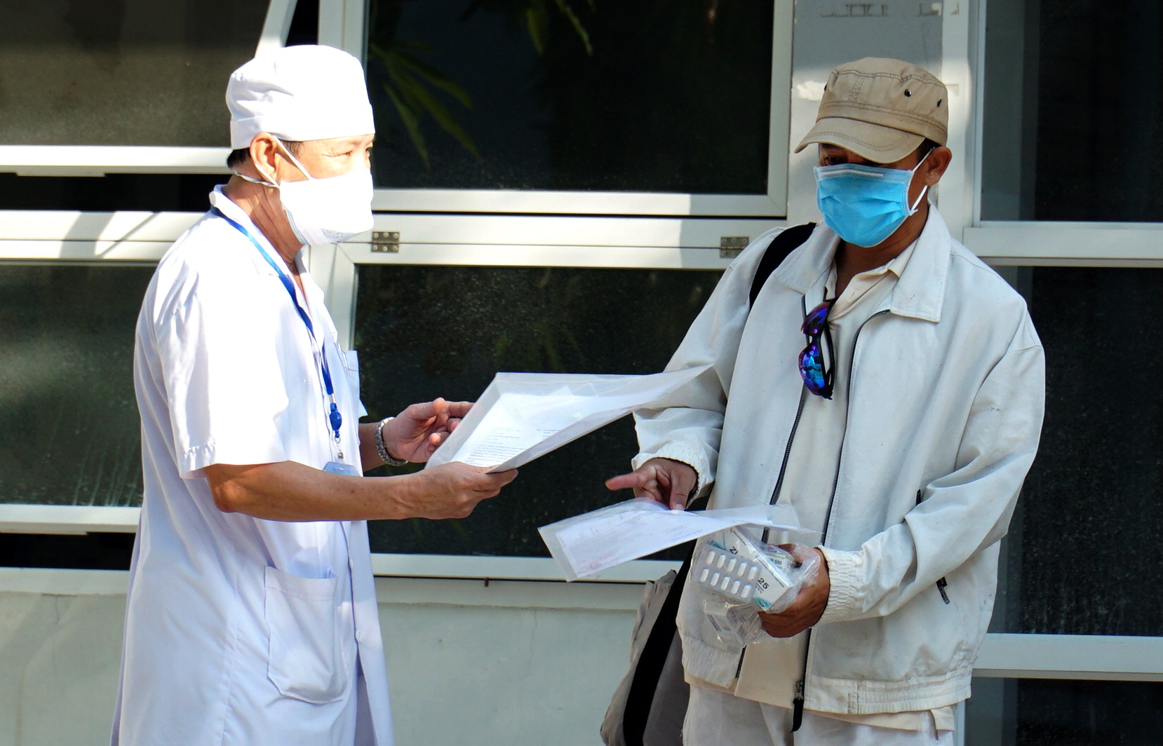 Benh nhan 61 va 67 o Ninh Thuan xuat vien hinh anh