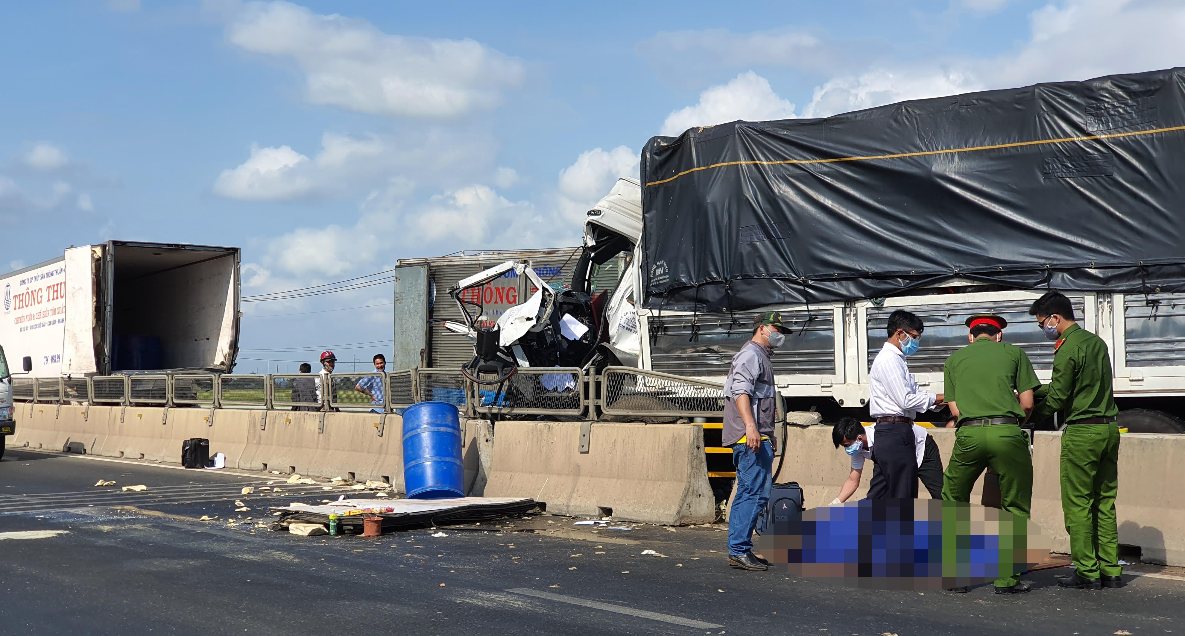 tai xe tu vong sau cu tong vao duoi xe dong lanh anh 1