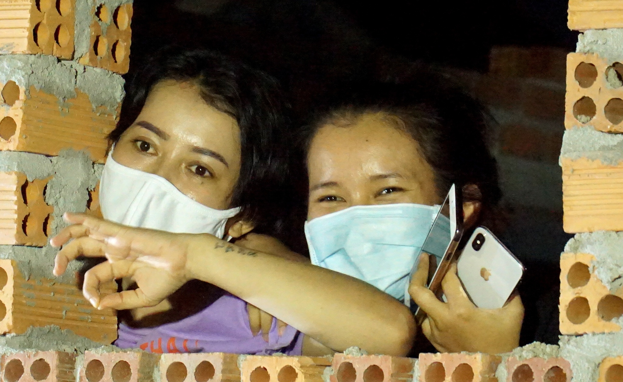 Nguoi dan Van Lam 3 reo ho luc thao do cach ly hinh anh