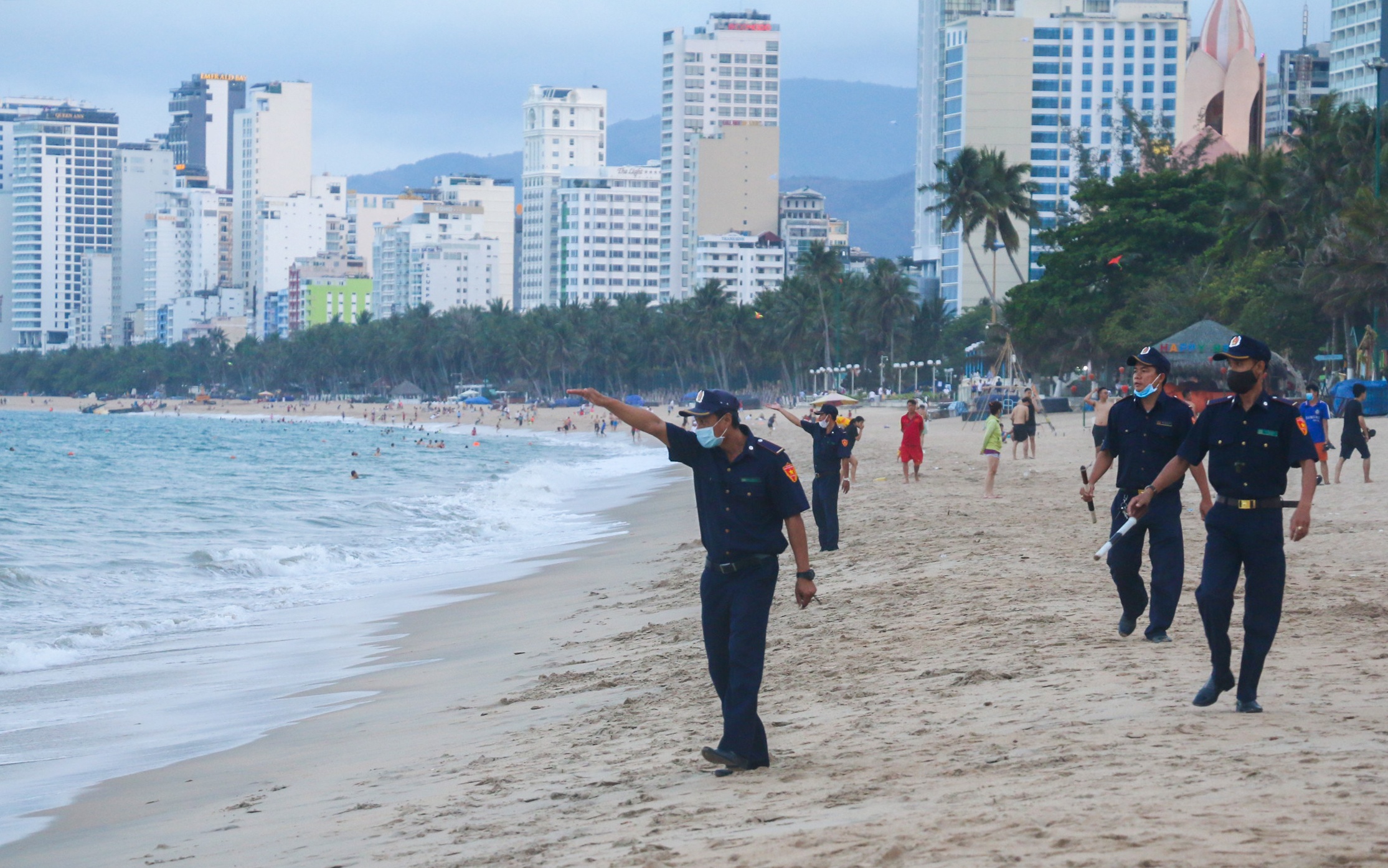 Khanh Hoa tiep tuc cam bien, cac tinh len phuong an hau cach ly xa hoi hinh anh