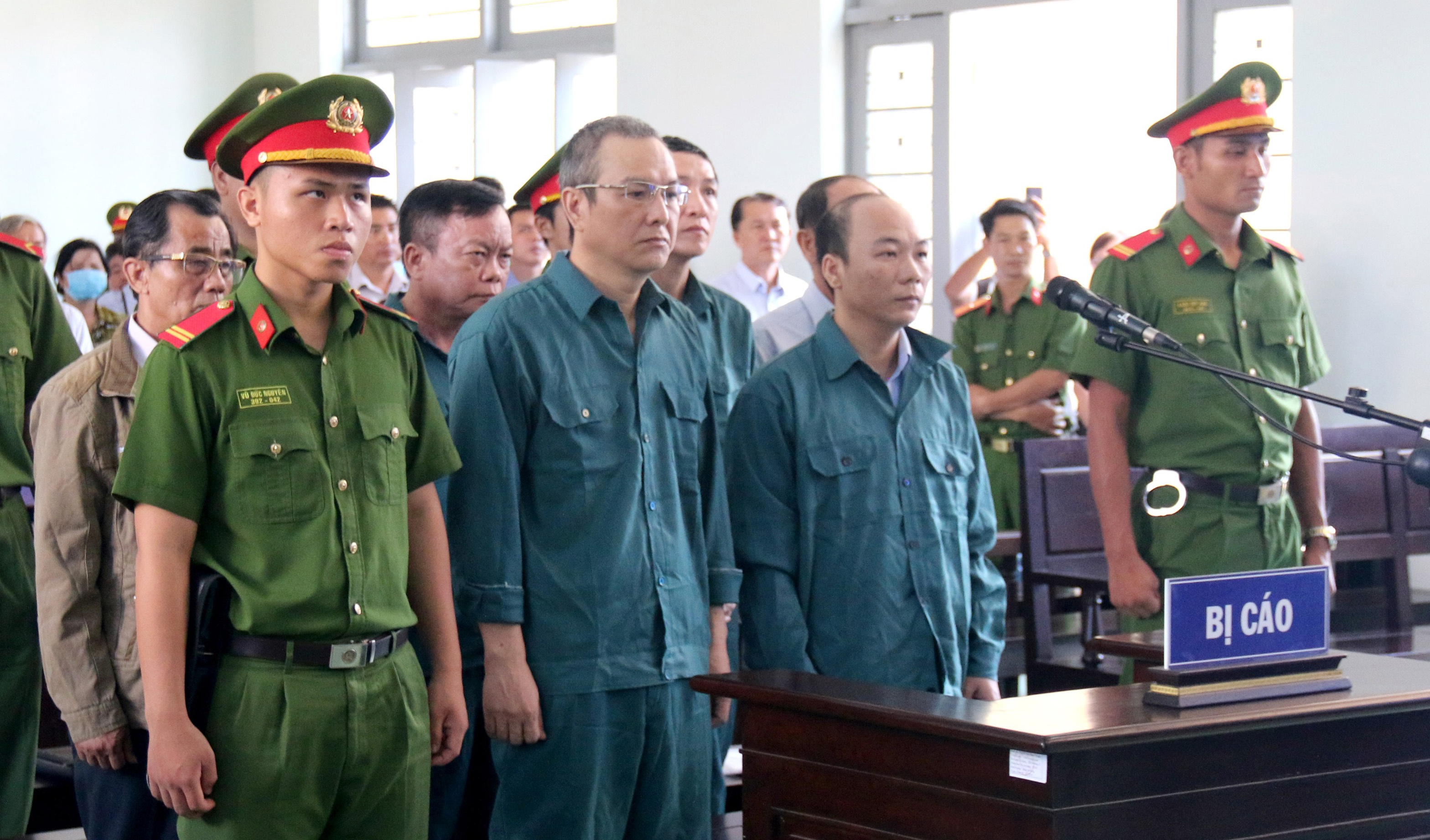 hoan phien xet xu nguyen chu tich tp phan thiet anh 2