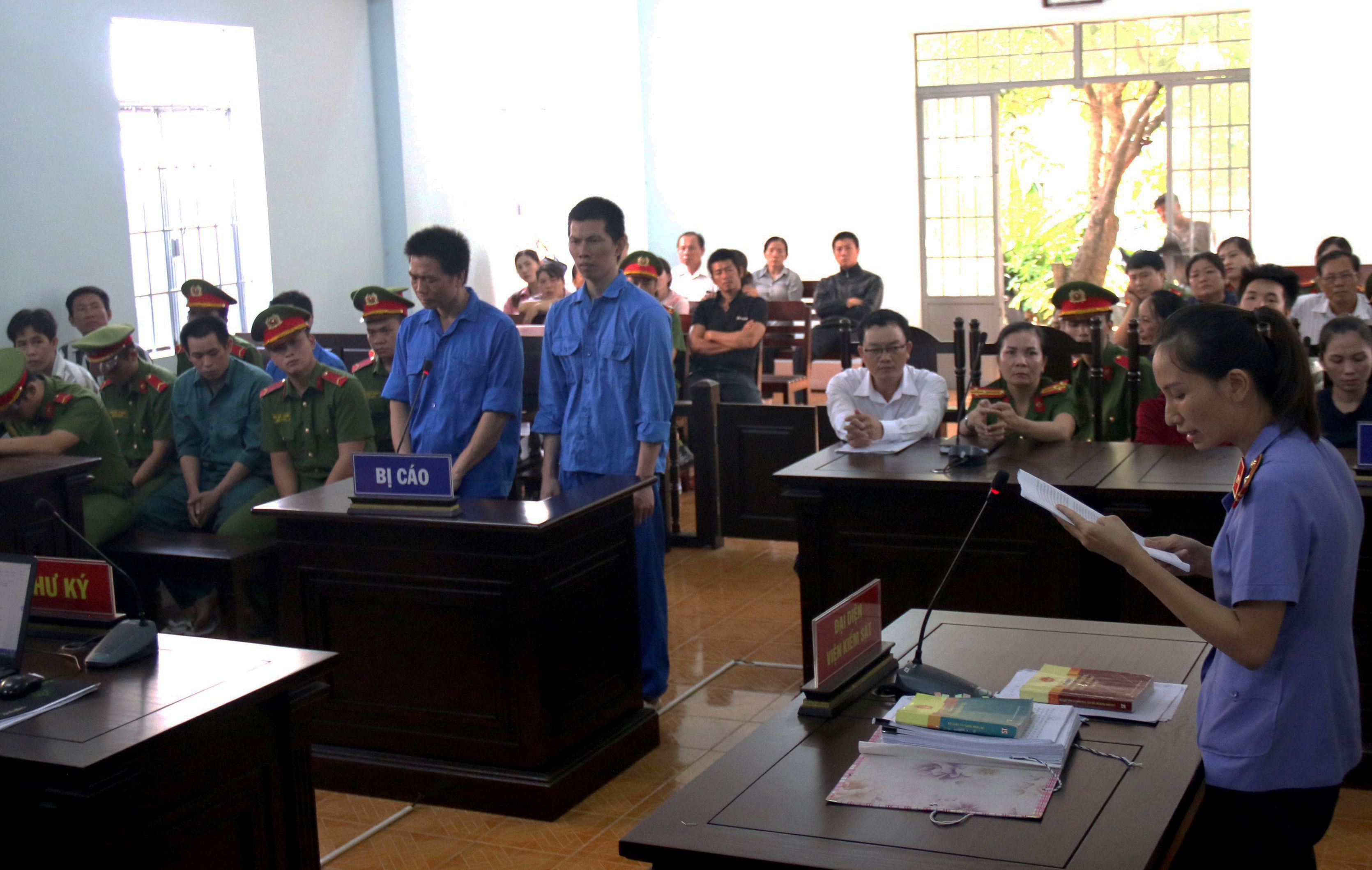 dai uy cho thue dien thoai trong trai giam lanh an anh 1