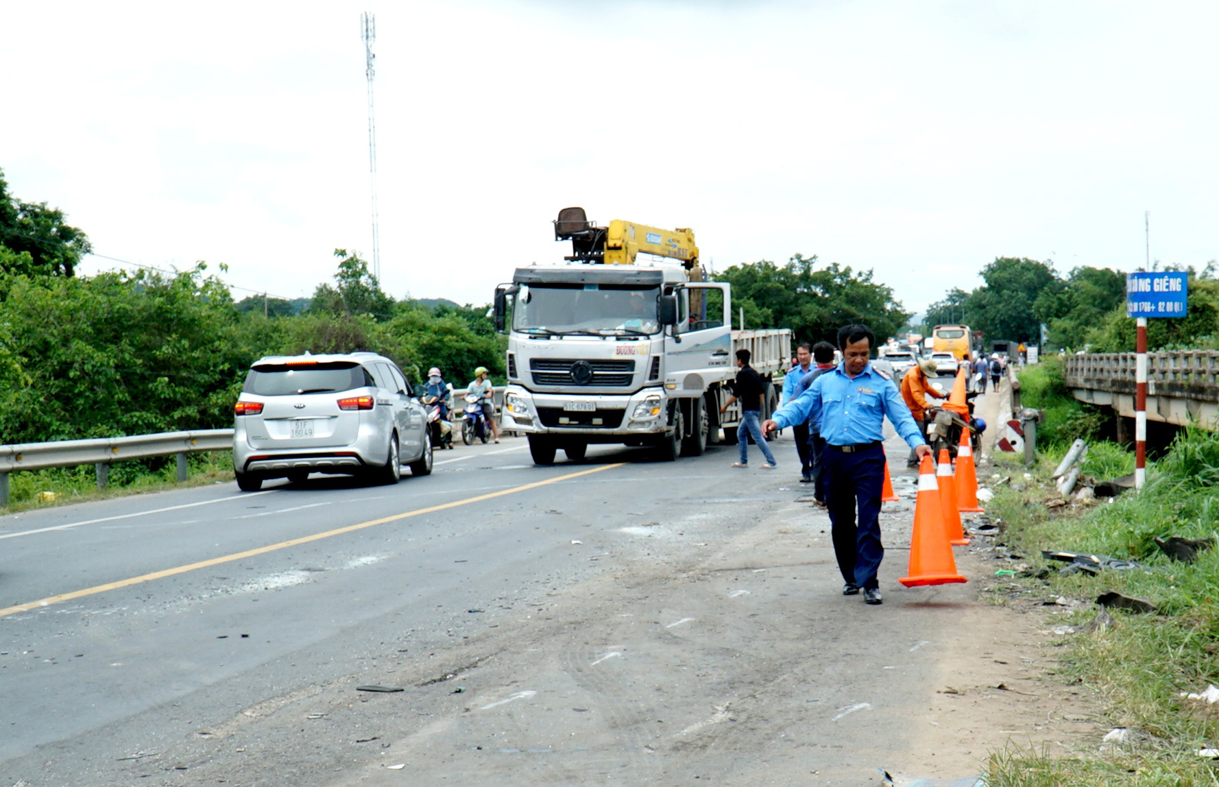 kiem soat giao thong doan xay ra tai nan 8 nguoi chet anh 2