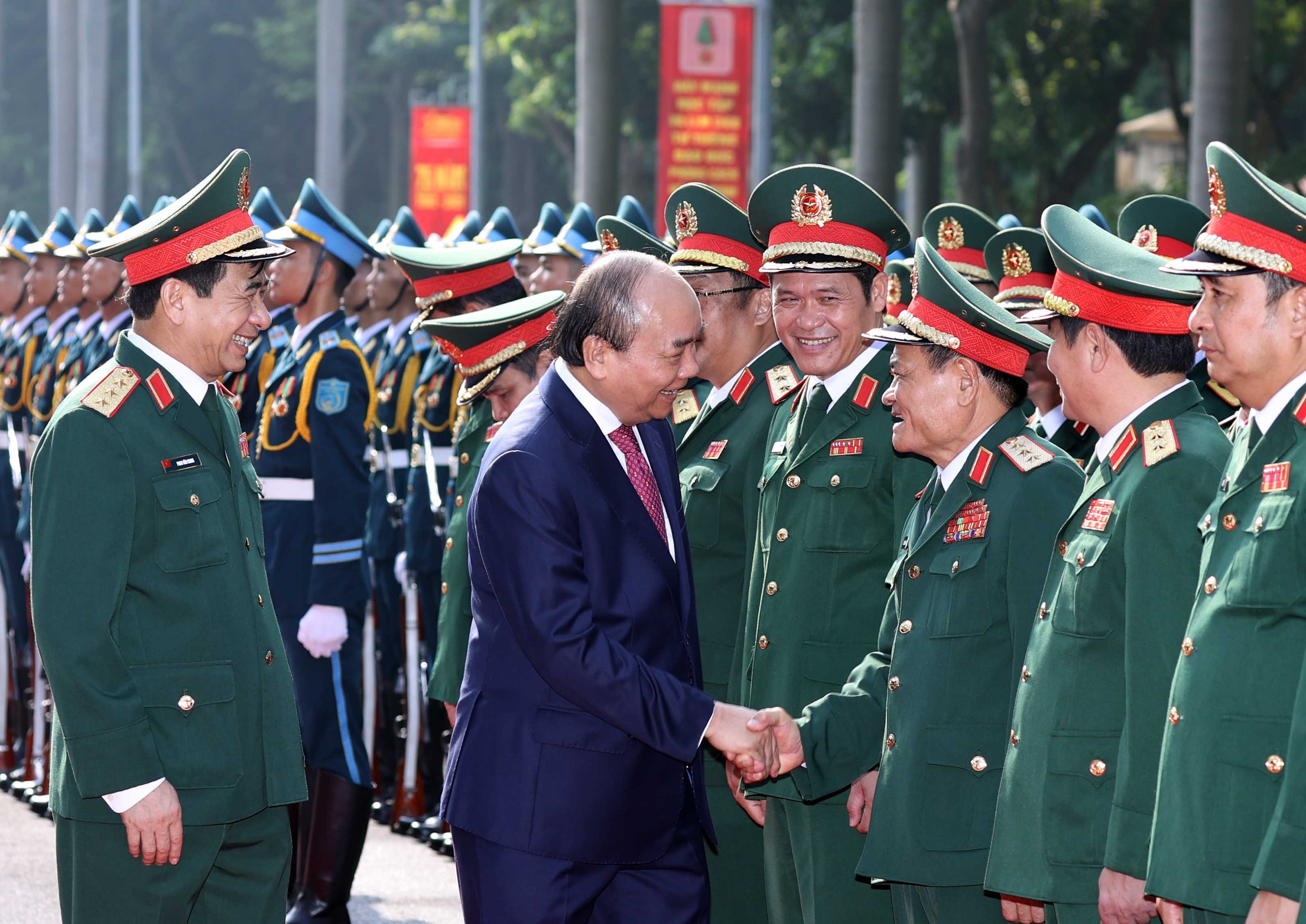 Thu tuong chi dao ve khoa hoc va quan su anh 1