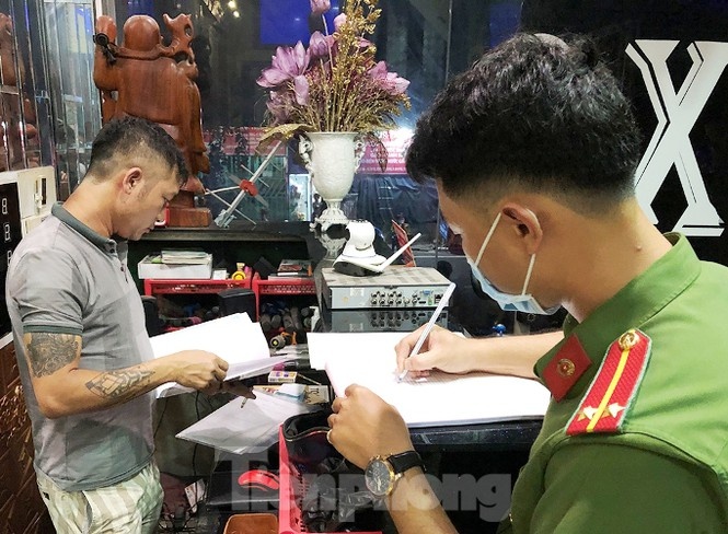 khách và nhân viên karaoke dương tính ma túy ảnh 2 khach va nhan vien karaoke duong tinh ma tuy anh 2