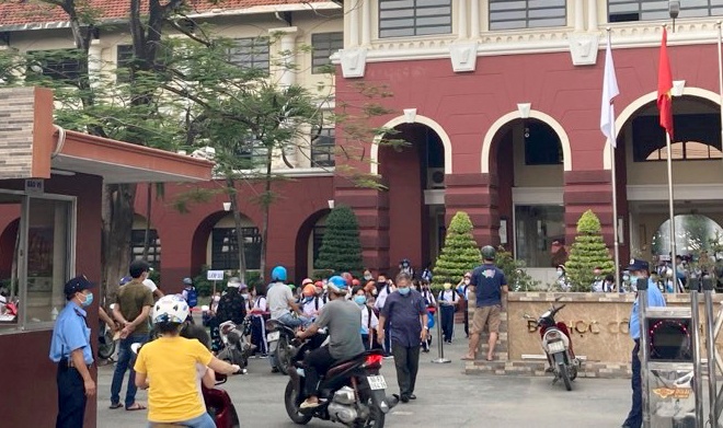 xu ky nghiem truong tap trung hoc sinh giua dich anh 2