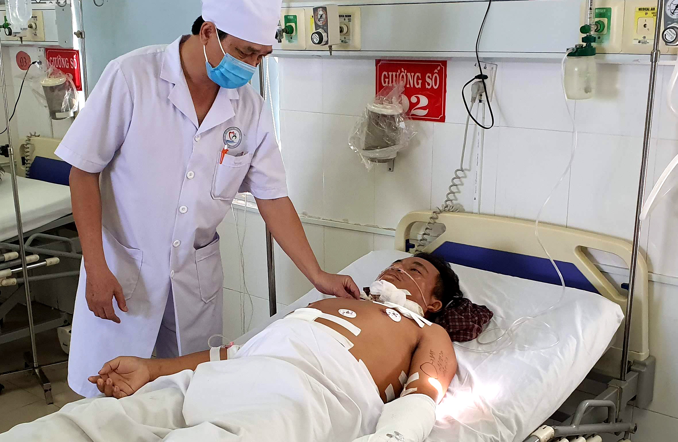 Truy bat nghi can cua co nguoi mua banh mi hinh anh