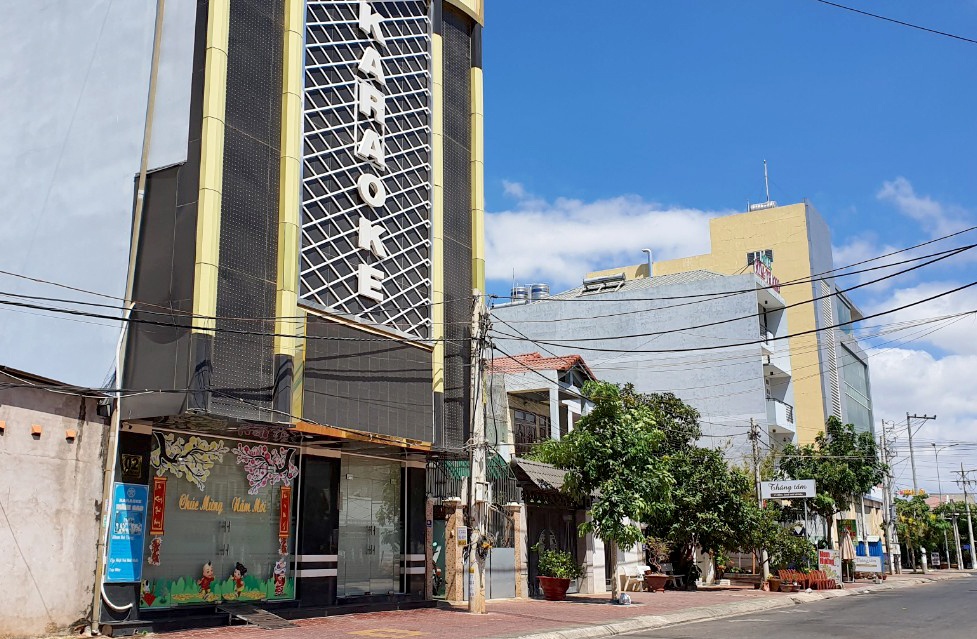 ninh thuan,  binh thuan cho mo cua quan bar anh 1