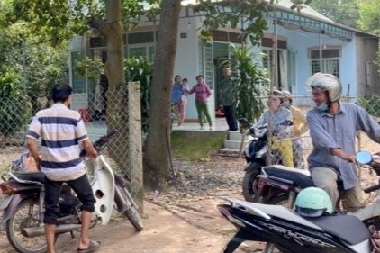 Be trai 4 tuoi mat tich gan nui Chua Chan hinh anh