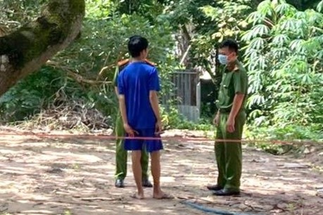 Tim thay thi the be trai 4 tuoi hinh anh