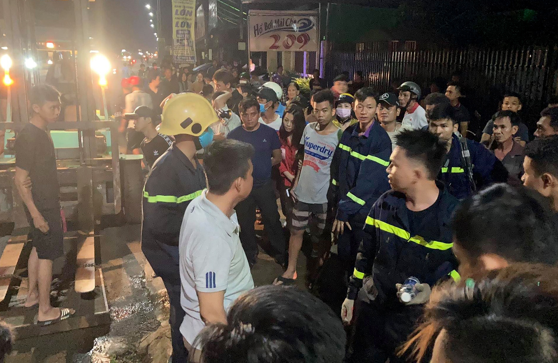 hang tram nguoi tim kiem nguoi phu nu lot muong anh 1