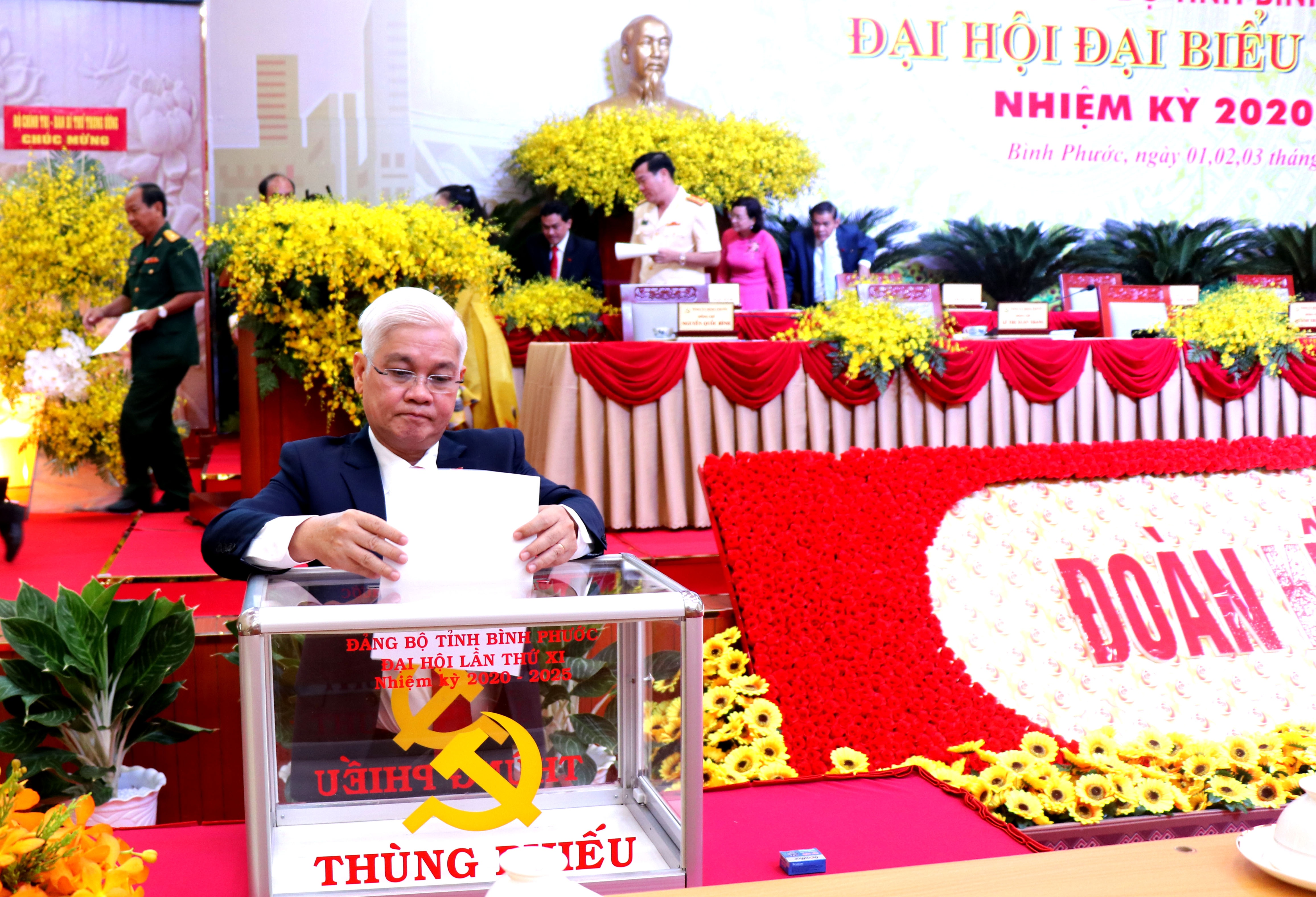 binh duong co ban chap hanh dang bo anh 1