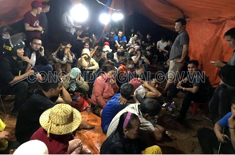 41 nguoi bi bat tai soi bac o Dong Nai hinh anh