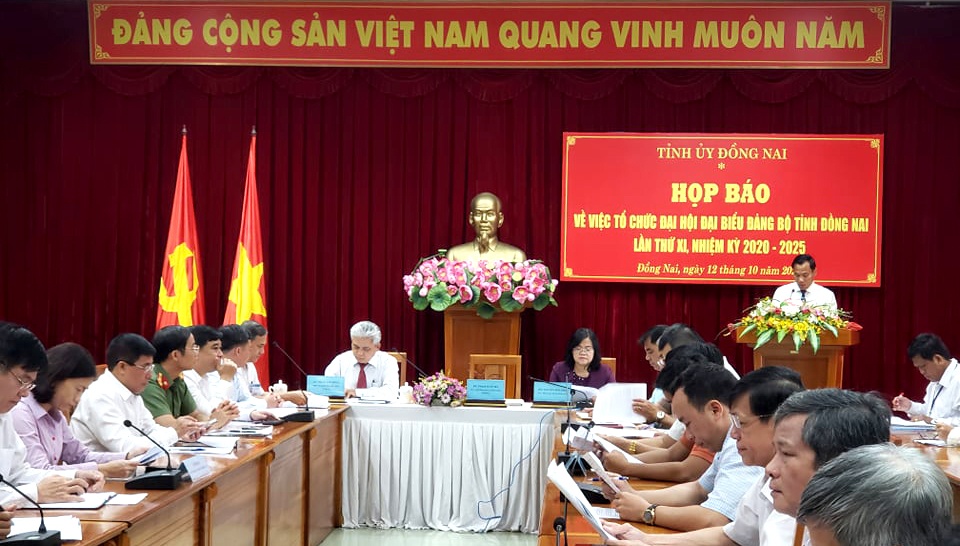 ong nguyen phuc uong duoc gioi thieu tai cu anh 1