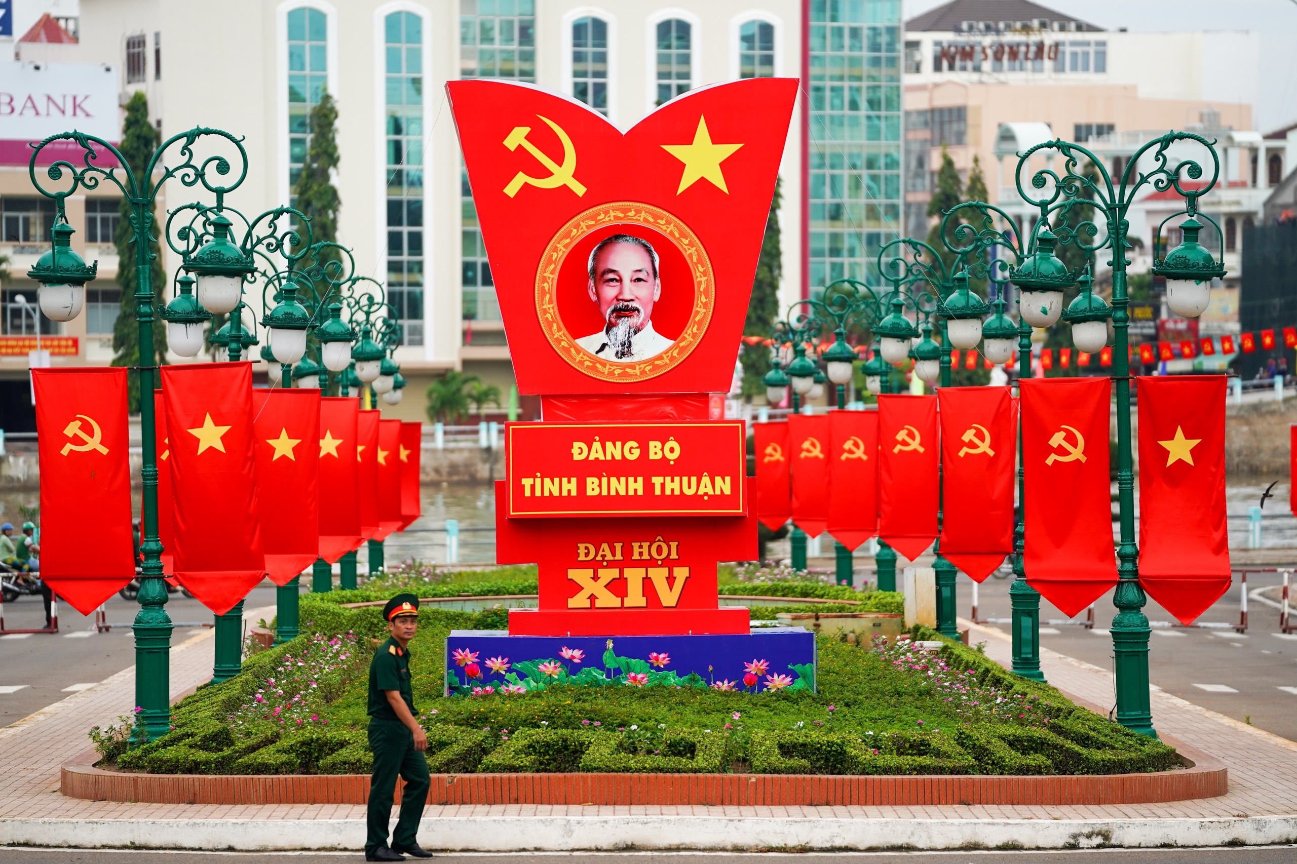 dai tuong luong cuong tham du dai hoi dang bo binh thuan anh 1