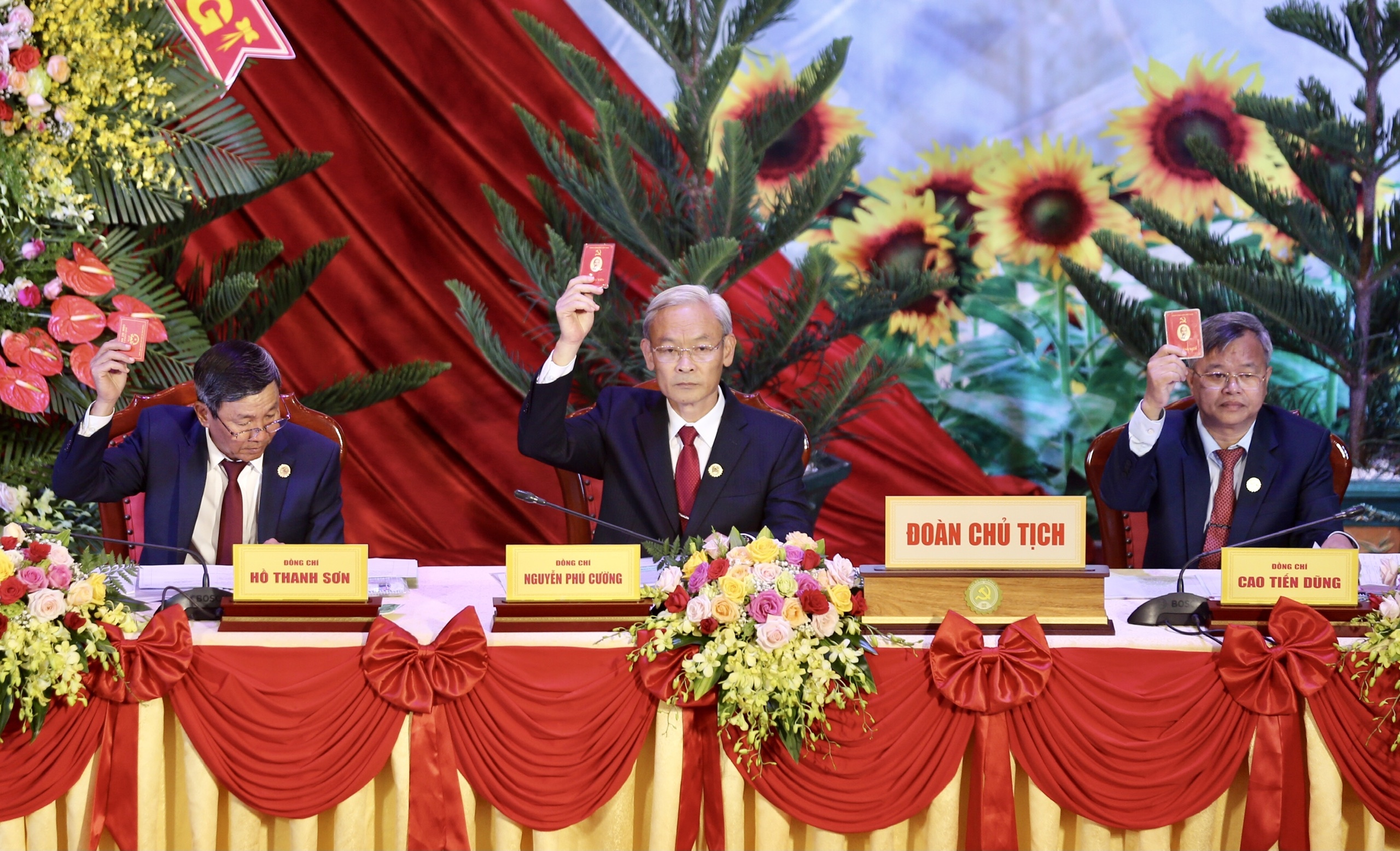 ong vo van thuong tham du dai hoi dang bo dong nai anh 7