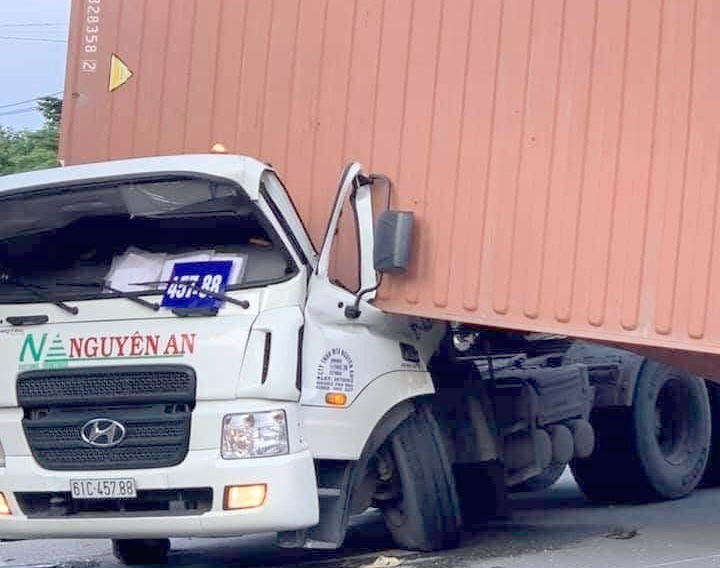 Container de tai xe tu vong hinh anh