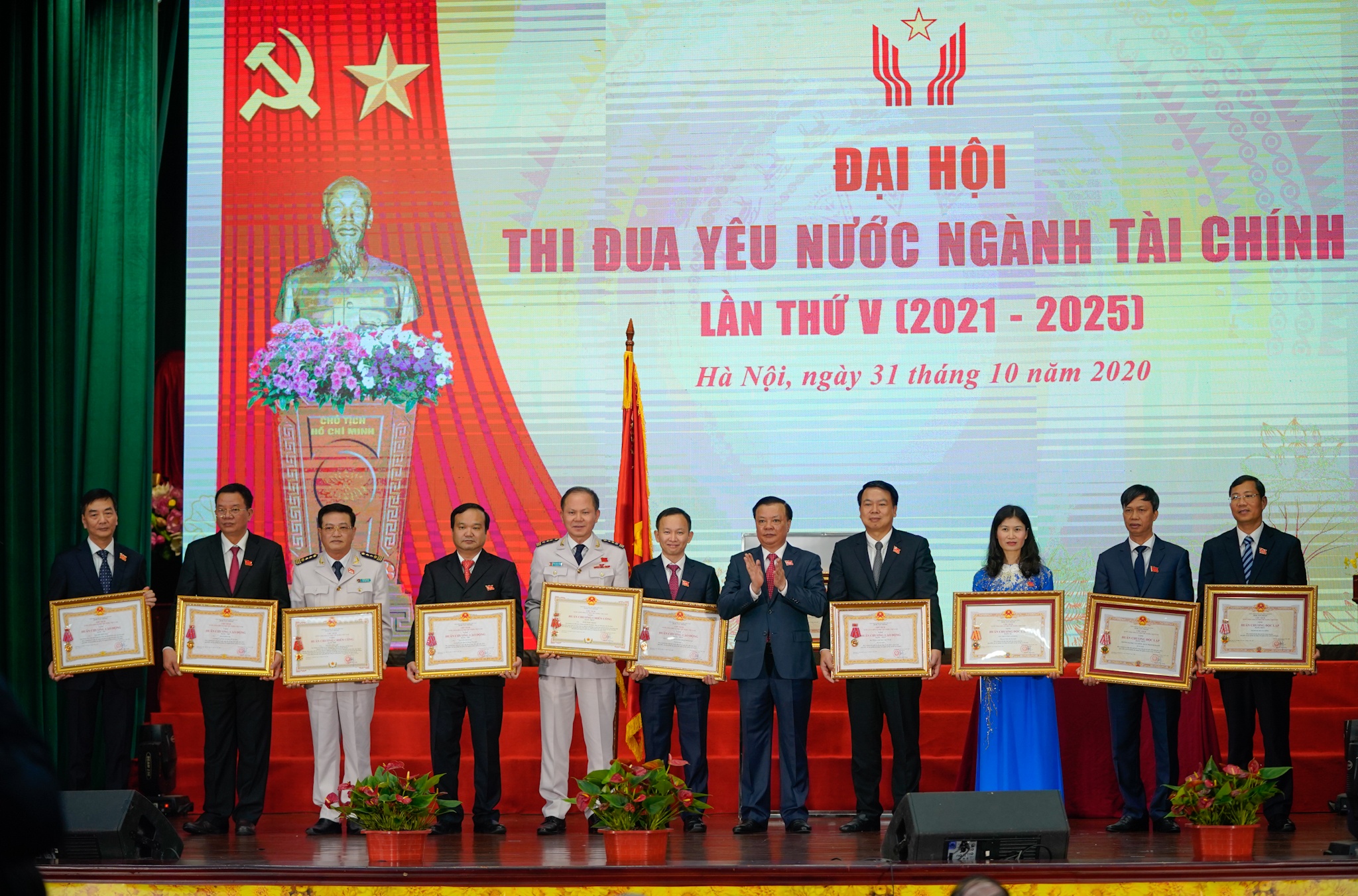 Thu tuong Nguyen Xuan Phuc: Khong tan thu,  cung khong co chuyen ban phat anh 4