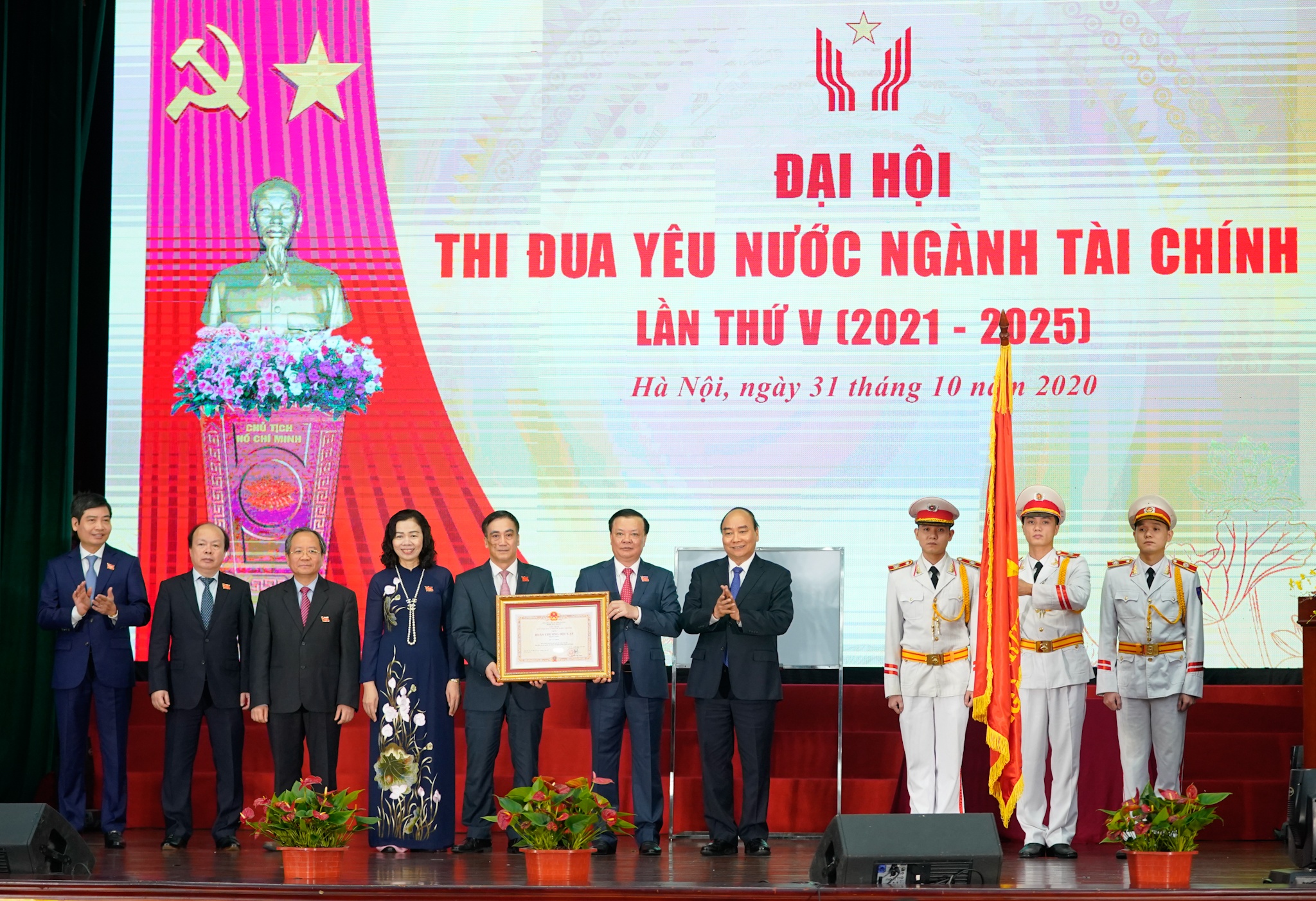 Thu tuong Nguyen Xuan Phuc: Khong tan thu,  cung khong co chuyen ban phat anh 2