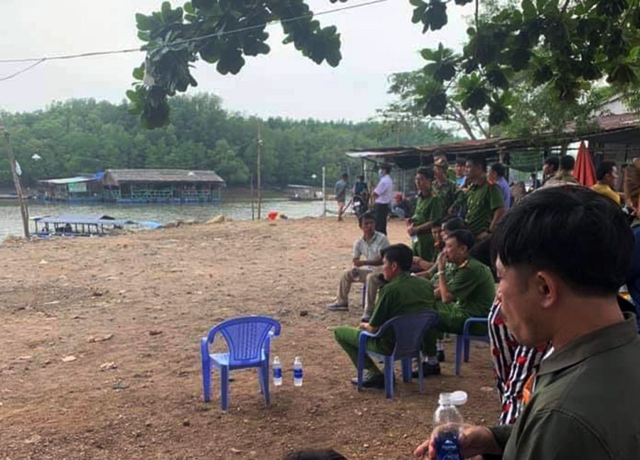 dieu tra thi the co vet dam noi tren song anh 1