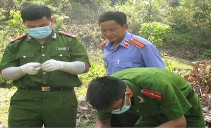 Thi the co vet dam noi tren song o Dong Nai hinh anh
