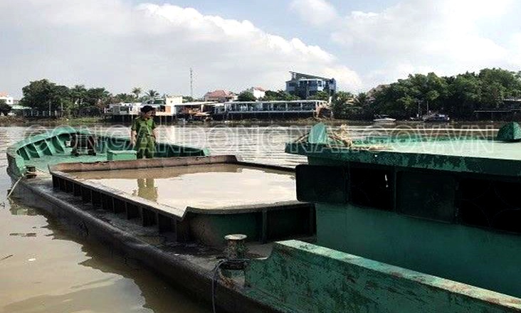 cát tặc nhận chìm thuyền xuống sông đồng nai ảnh 1 cat tac nhan chim thuyen xuong song dong nai anh 1