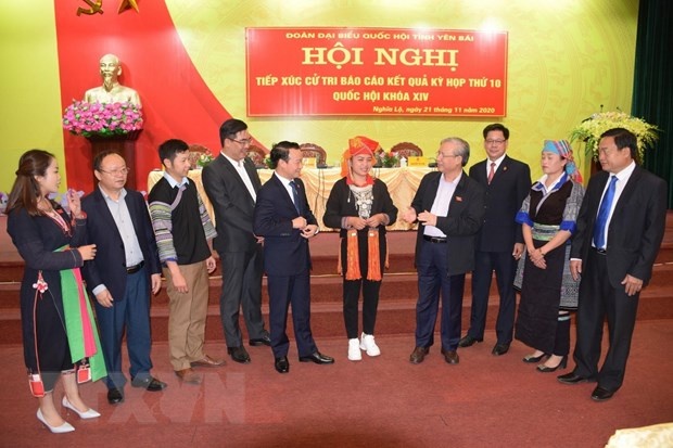 Thuong truc Ban Bi thu Tran Quoc Vuong tiep xuc cu tri tai Yen Bai anh 1