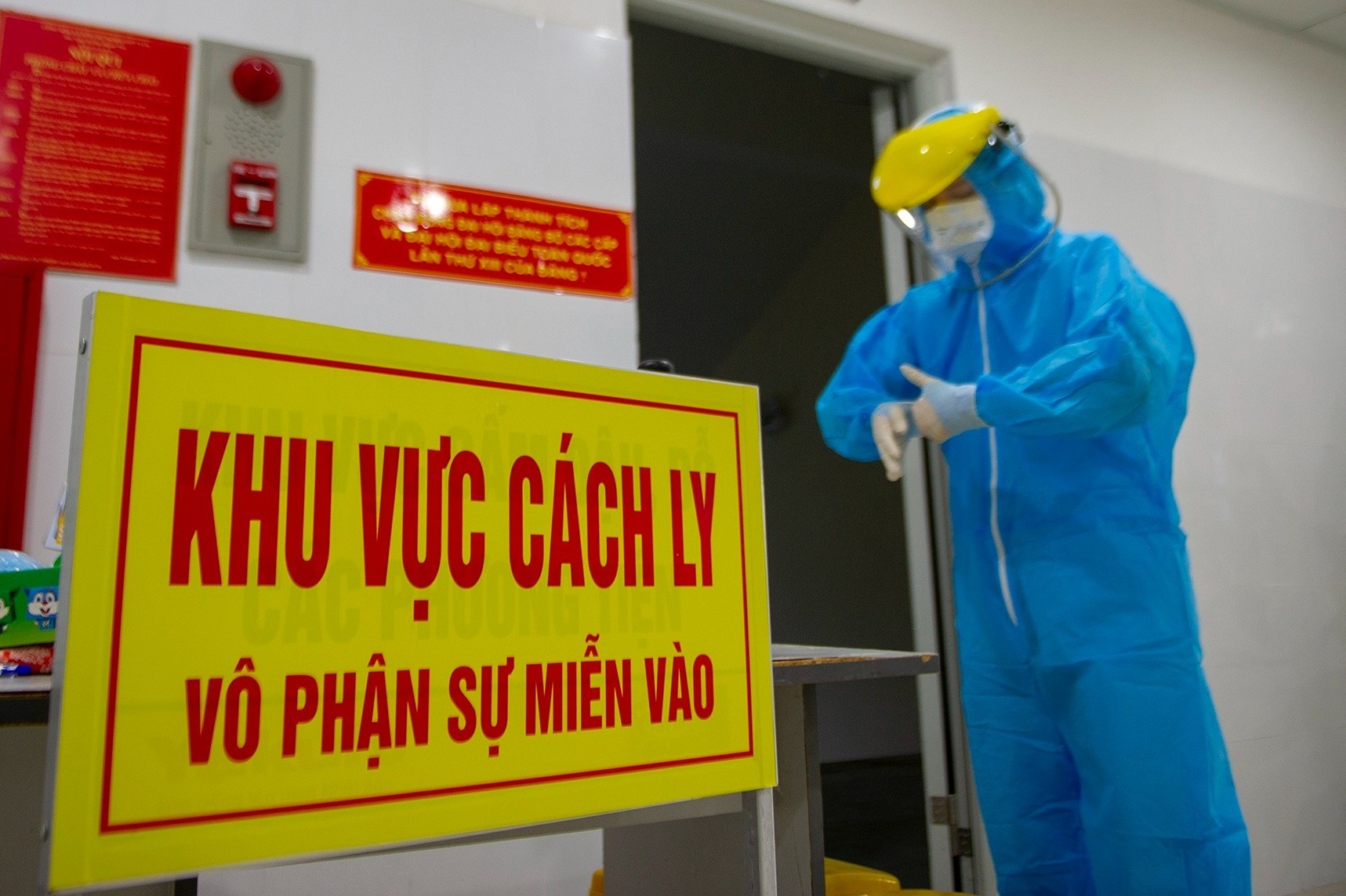 Cach ly nhan vien quan ca phe Highlands tiep xuc voi benh nhan 1347 hinh anh