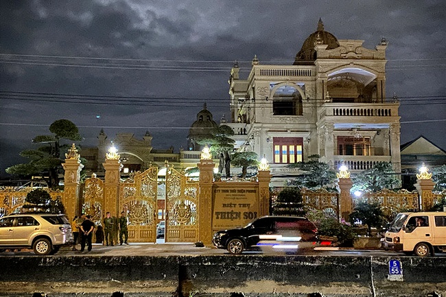 bắt con trai ông thiện soi ảnh 2 bat con trai ong thien soi anh 2