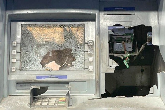 Tam giu nguoi dap cay ATM o Binh Duong hinh anh