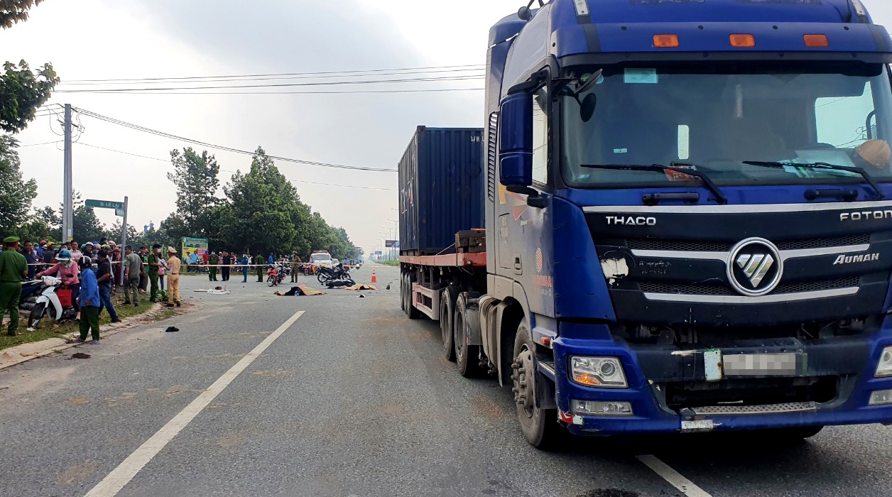 3 nguoi chet tai nga tu khong den tin hieu hinh anh