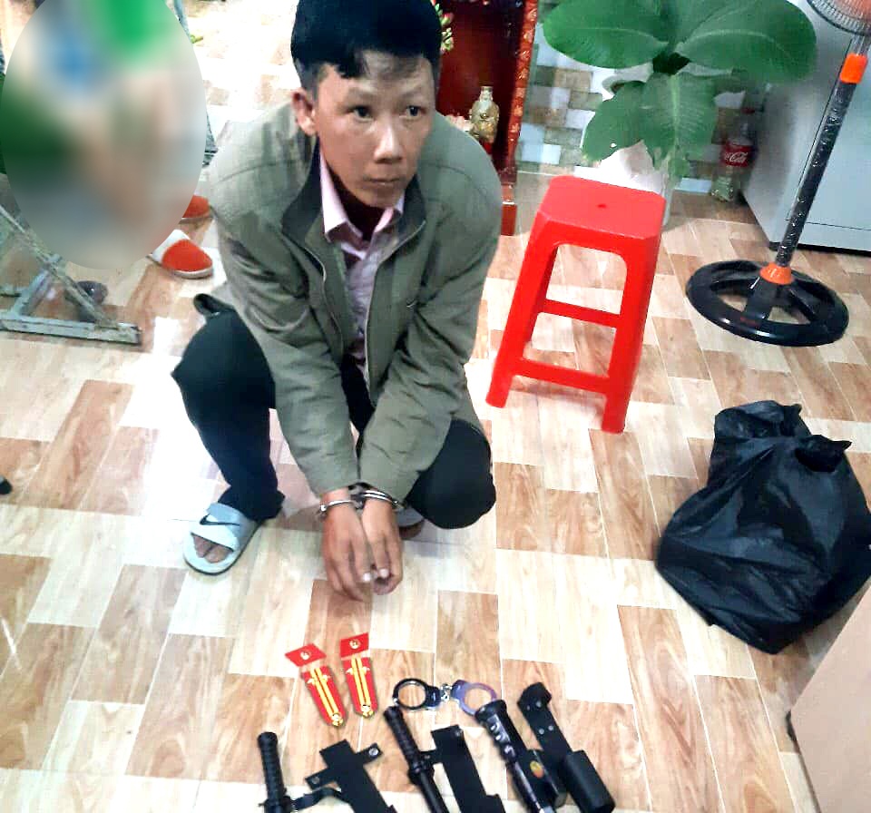 Xung la nguoi cua Bo Cong an de nhan tien 'chay an' anh 1