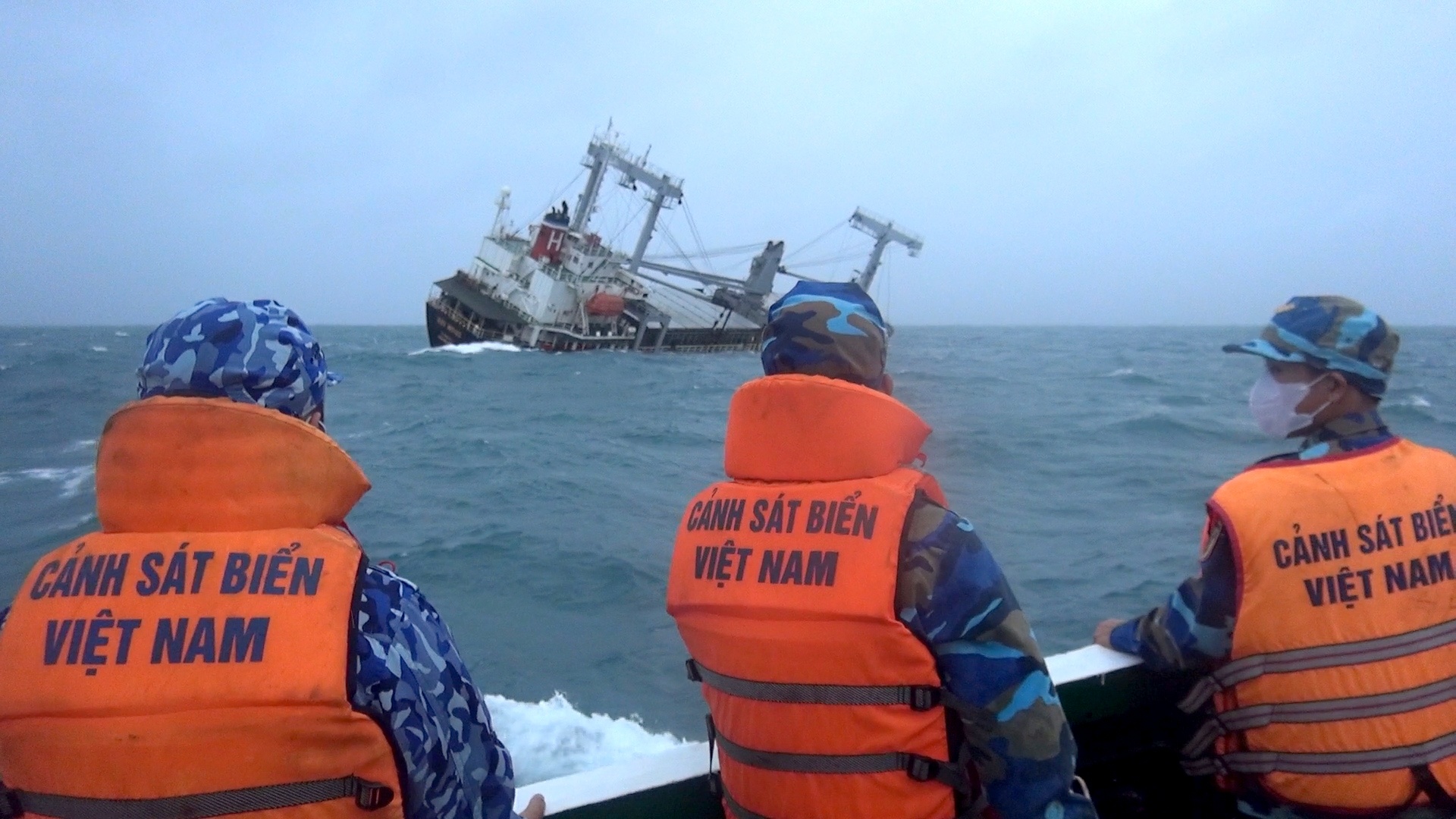 Len phuong an ung pho tran dau noi tau nuoc ngoai chim hinh anh