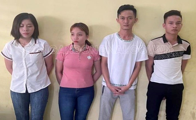 hai thieu nu bi" ban" qua nhieu quan karaoke anh 1